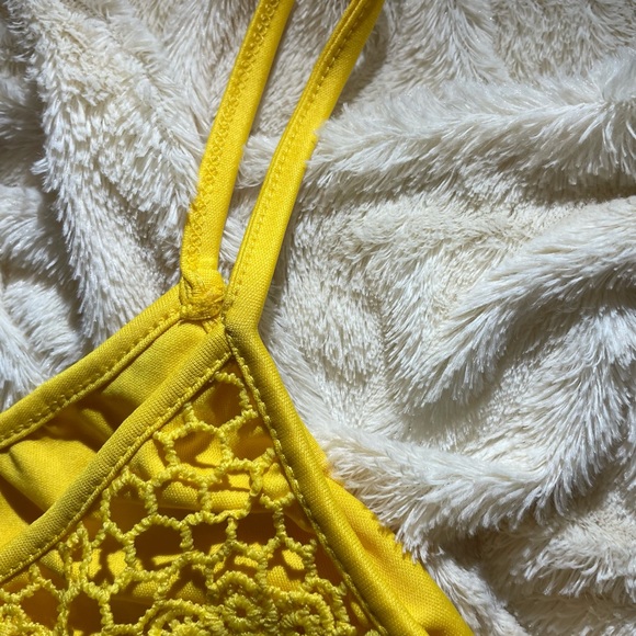 Charollette Russe Yellow Hand-knitted Top - Picture 12 of 14